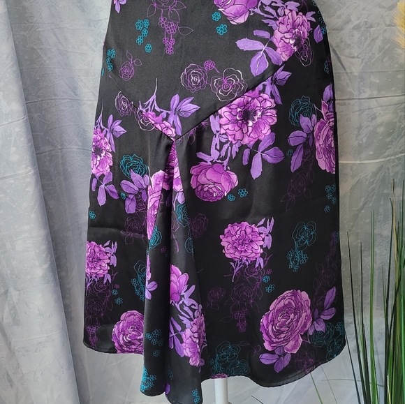 Lady's beautiful handmade silk skirt. - Picture 4 of 7